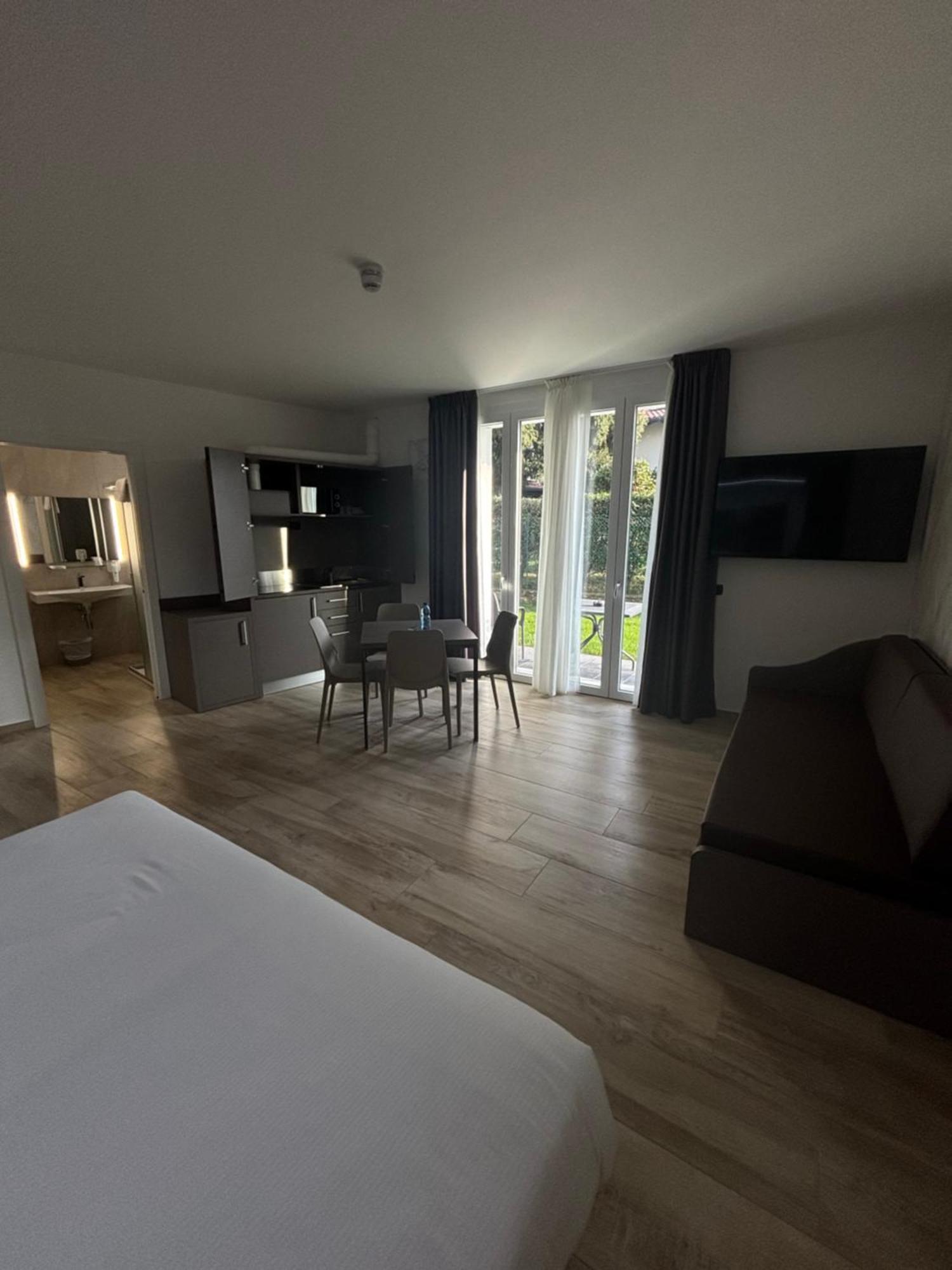 Bis Hotel Varese Kültér fotó