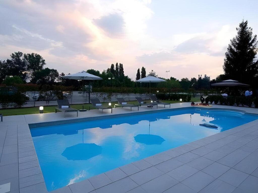 Bis Hotel Varese Kültér fotó