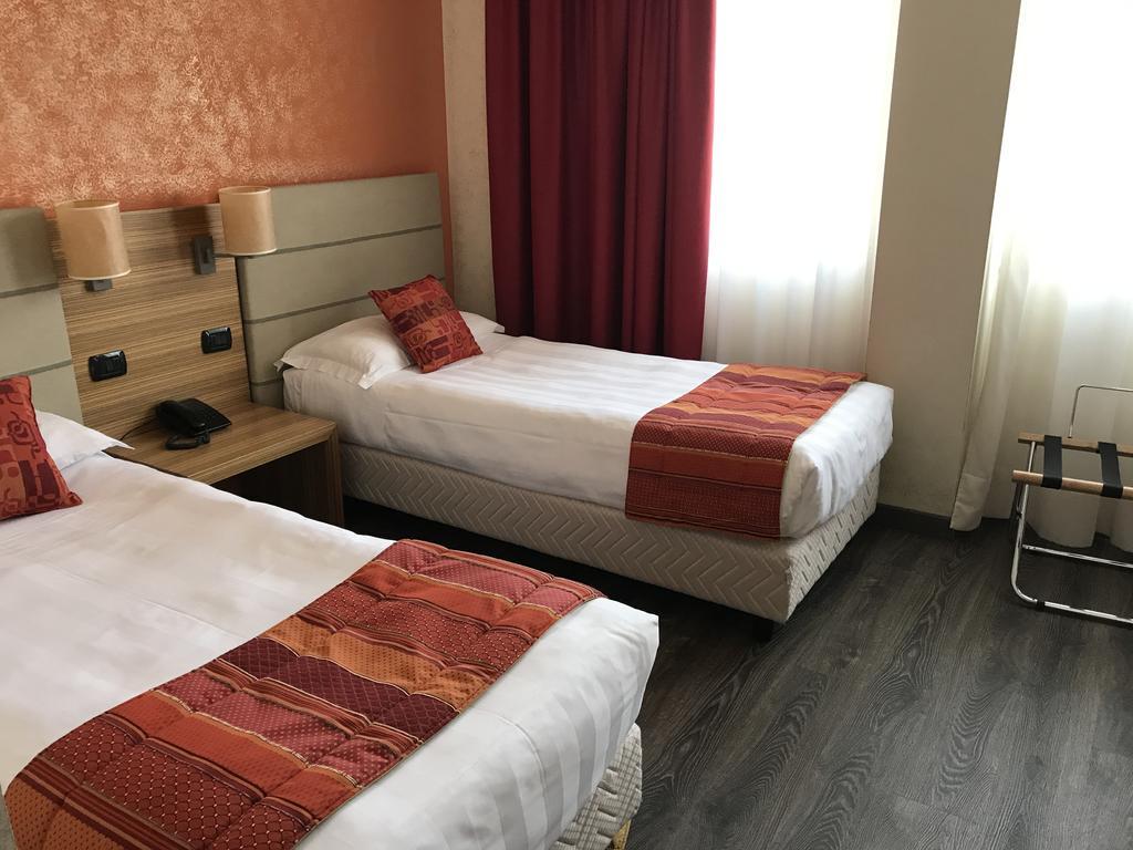 Bis Hotel Varese Kültér fotó